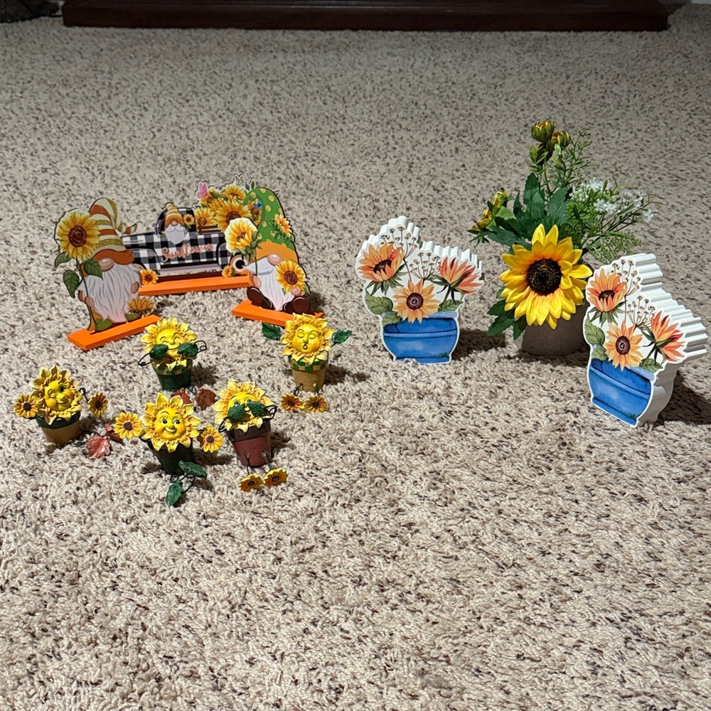 Sunflower bundle #2 contains 5 sitting items gnome decor faux plant & 2 pictures